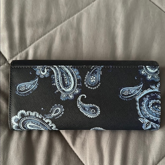 Elegant Black and Blue Paisley Women's Clutch - Picture 2 of 5